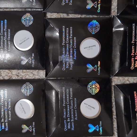 Devinah Cosmetics matte eyeshadow lot - Picture 6 of 8